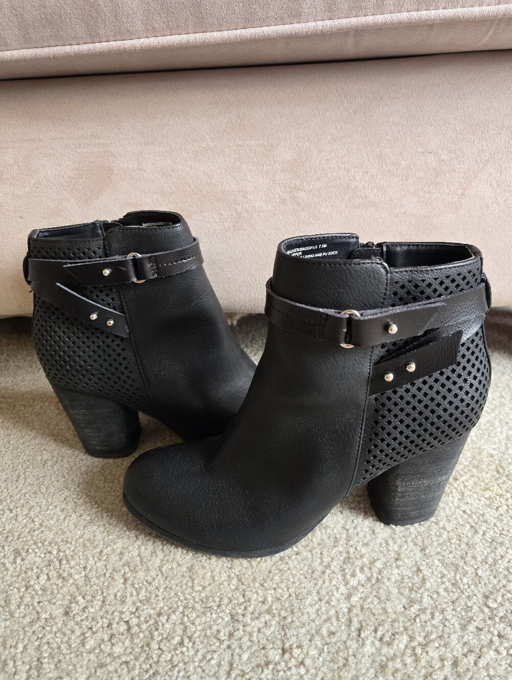 Madden Girl Black Dagger Ankle Boots Size 7.5